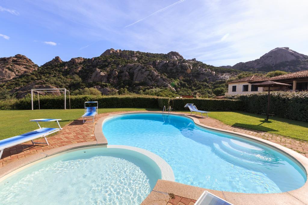 Villa Iris With Pool بايا سردينيا المظهر الخارجي الصورة