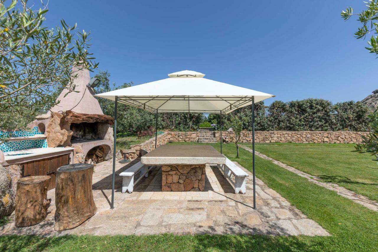 Villa Iris With Pool بايا سردينيا المظهر الخارجي الصورة