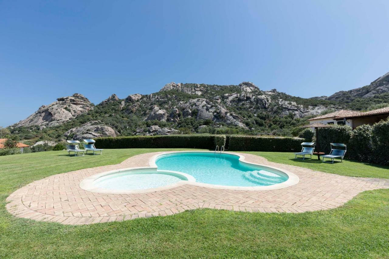 Villa Iris With Pool بايا سردينيا المظهر الخارجي الصورة
